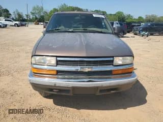 ✅ 1998 Chevrolet Blazer LS • VIN: 1GNDT13W3W2174583 • Lot: 52386525. Wystawiony na Copart z przebiegiem 161 944 mil. Bezpłatny archiwum sprzedaży aukcyjnych z USA i szczegółowy raport historii pojazdu na DreamBid. Zdjęcie 5.