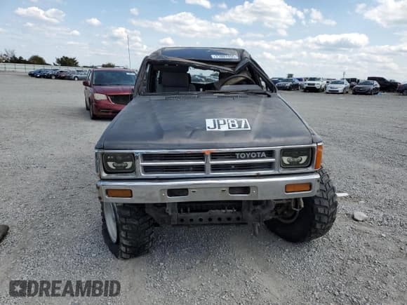 ✅ 1987 Toyota 4Runner Deluxe • VIN: JT4RN62S6H0155884 • Lot: 71807455. Listed on Copart with 214,767 mi. Free auction sales archive from the USA and detailed vehicle history report at DreamBid. Image 5.