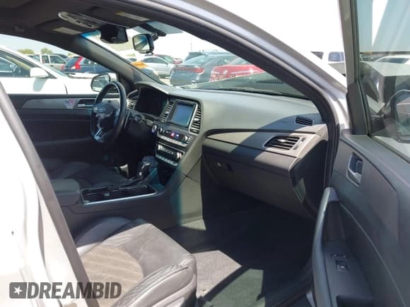 ✅ 2018 Hyundai Sonata Limited • VIN: 5NPE34AF8JH668091 • Лот: 42689315. Опубликован ранее на IAAI с пробегом 58 410 миль. Бесплатный доступ к архиву аукционных продаж из США и подробный отчёт об истории автомобиля на DreamBid. Изображение 5.