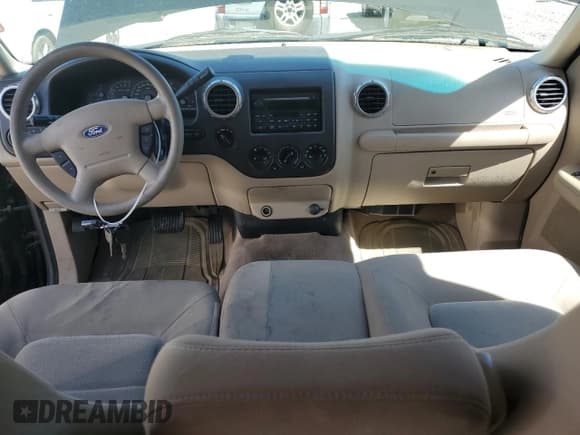 ✅ 2004 Ford Expedition Special Service • VIN: 1FMFU16L14LA78633 • Lot: 68011355. Wystawiony na Copart z przebiegiem 208 369 mil. Bezpłatny archiwum sprzedaży aukcyjnych z USA i szczegółowy raport historii pojazdu na DreamBid. Zdjęcie 8.