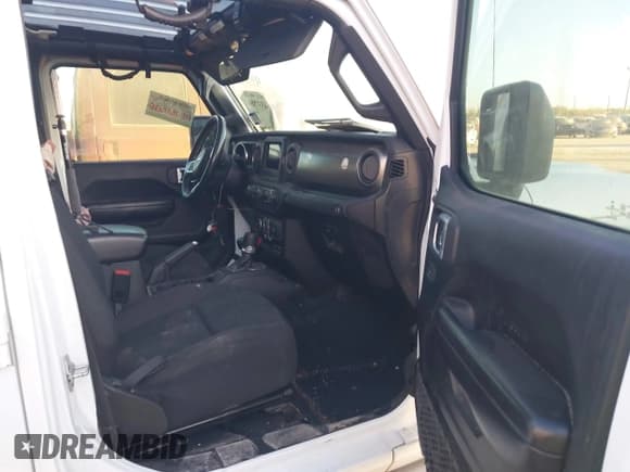 ✅ 2020 Jeep Gladiator Sport S • VIN: 1C6HJTAG3LL125405 • Lot: 43379807. Wystawiony na IAAI z przebiegiem 102 440 mil. Bezpłatny archiwum sprzedaży aukcyjnych z USA i szczegółowy raport historii pojazdu na DreamBid. Zdjęcie 5.