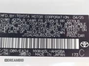 ✅ 2025 Toyota Prius LE • VIN: JTDADABU8S3029276 • Lot: 43207676. Wystawiony na IAAI z przebiegiem 10 258 mil. Bezpłatny archiwum sprzedaży aukcyjnych z USA i szczegółowy raport historii pojazdu na DreamBid. Zdjęcie 9.