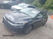 ✅ 2023 Kia Forte GT-Line • VIN: 3KPF54AD0PE612530 • Lot: 43182625. Wystawiony na IAAI z przebiegiem 28 780 mil. Bezpłatny archiwum sprzedaży aukcyjnych z USA i szczegółowy raport historii pojazdu na DreamBid. Zdjęcie 2.