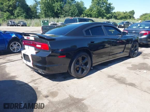 ✅ 2014 Dodge Charger RT • VIN: 2C3CDXCT3EH283596 • Lot: 43059244. Wystawiony na IAAI z przebiegiem 102 322 mil. Bezpłatny archiwum sprzedaży aukcyjnych z USA i szczegółowy raport historii pojazdu na DreamBid. Zdjęcie 4.