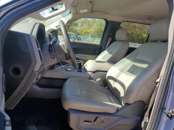 ✅ 2019 Ford Expedition XLT • VIN: 1FMJU1HT0KEA73562 • Lot: 91242535. Wystawiony na Copart z przebiegiem 131 824 mil. Bezpłatny archiwum sprzedaży aukcyjnych z USA i szczegółowy raport historii pojazdu na DreamBid. Zdjęcie 7.