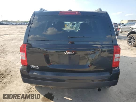 ✅ 2016 Jeep Patriot Sport • VIN: 1C4NJPBB6GD808690 • Lot: 56227595. Listed on Copart with 89,877 mi. Free auction sales archive from the USA and detailed vehicle history report at DreamBid. Image 6.