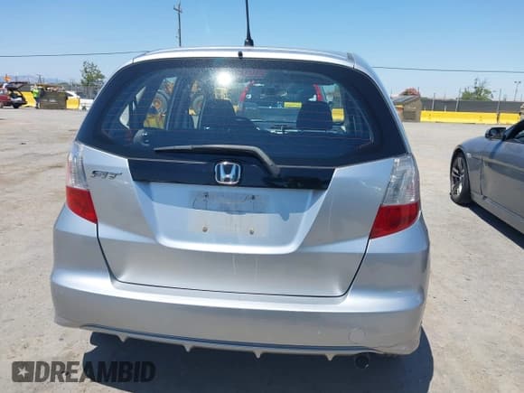 ✅ 2013 Honda Fit • VIN: JHMGE8G35DC064665 • Lot: 42676628. Listed on IAAI with 56,322 mi. Free auction sales archive from the USA and detailed vehicle history report at DreamBid. Image 16.