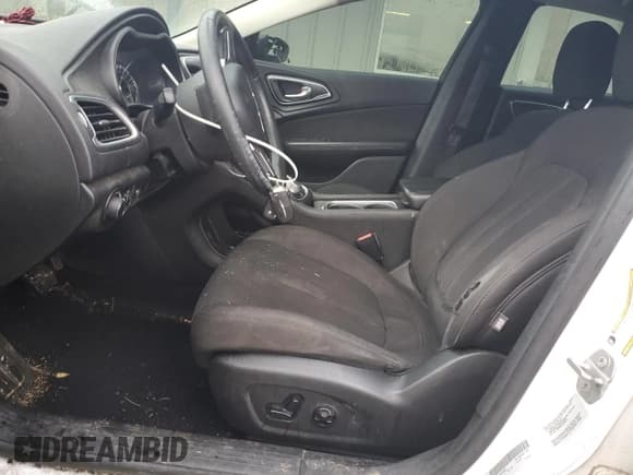 ✅ 2015 Chrysler 200 Limited • VIN: 1C3CCCABXFN599611 • Lot: 90377655. Listed on Copart with 306,632 mi. Free auction sales archive from the USA and detailed vehicle history report at DreamBid. Image 7.