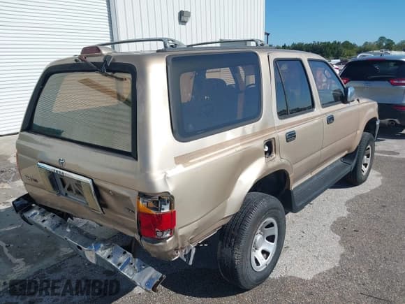 ✅ 1995 Toyota 4Runner • VIN: JT3VN29V3S0045538 • Lot: 43397240. Wystawiony na IAAI z przebiegiem 236 335 mil. Bezpłatny archiwum sprzedaży aukcyjnych z USA i szczegółowy raport historii pojazdu na DreamBid. Zdjęcie 4.