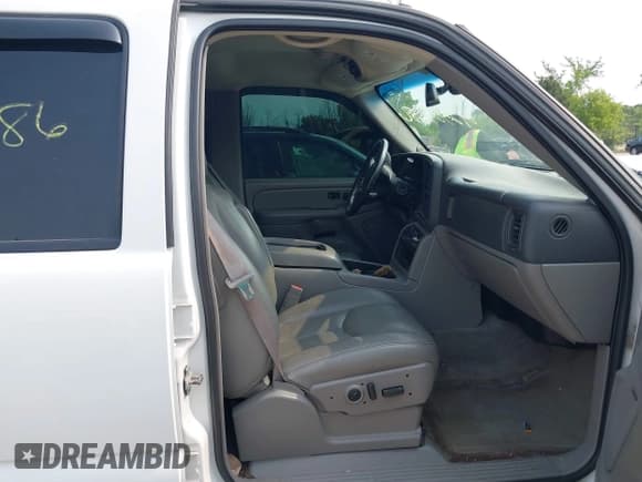 ✅ 2005 Chevrolet Suburban LT • VIN: 3GNFK16Z85G163425 • Лот: 42507686. Опубликован ранее на IAAI с пробегом 155 788 миль. Бесплатный доступ к архиву аукционных продаж из США и подробный отчёт об истории автомобиля на DreamBid. Изображение 5.