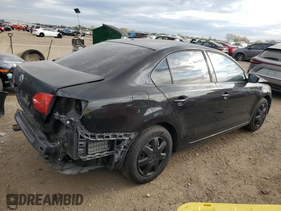 ✅ 2014 Volkswagen Jetta • VIN: 3VW1K7AJXEM431994 • Lot: 82321485. Listed on Copart with 137,444 mi. Free auction sales archive from the USA and detailed vehicle history report at DreamBid. Image 3.