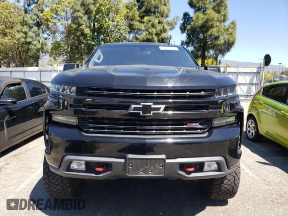 ✅ 2020 Chevrolet Silverado 1500 LT Trail Boss • VIN: 1GCPYFED2LZ364328 • Lot: 50989854. Wystawiony na Copart z przebiegiem 32 495 mil. Bezpłatny archiwum sprzedaży aukcyjnych z USA i szczegółowy raport historii pojazdu na DreamBid. Zdjęcie 5.