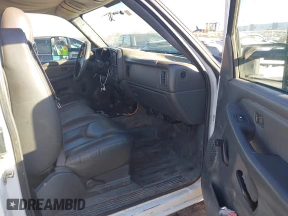 ✅ 2006 Chevrolet Silverado 2500HD LT2 • VIN: 1GCHK29D86E240925 • Лот: 41051872. Опубликован ранее на IAAI с пробегом 281 976 миль. Бесплатный доступ к архиву аукционных продаж из США и подробный отчёт об истории автомобиля на DreamBid. Изображение 5.