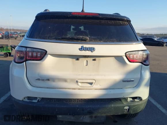 ✅ 2019 Jeep Compass Latitude • VIN: 3C4NJDBB4KT714079 • Lot: 41317866. Wystawiony na IAAI z przebiegiem 76 601 mil. Bezpłatny archiwum sprzedaży aukcyjnych z USA i szczegółowy raport historii pojazdu na DreamBid. Zdjęcie 15.