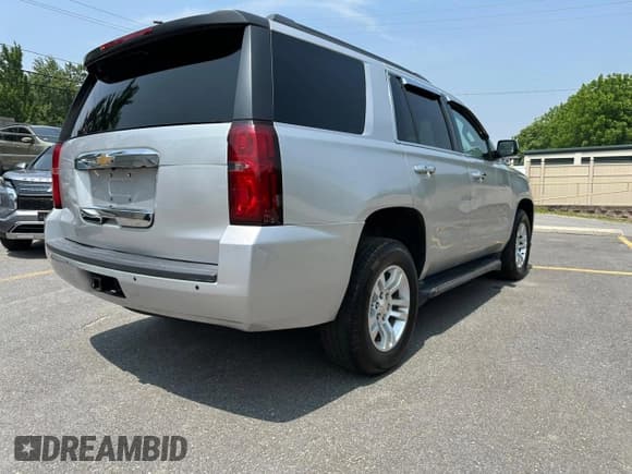 ✅ 2019 Chevrolet Tahoe LT • VIN: 1GNSKBKC5KR127144 • Lot: 61031915. Listed on Copart with 123,069 mi. Free auction sales archive from the USA and detailed vehicle history report at DreamBid. Image 3.