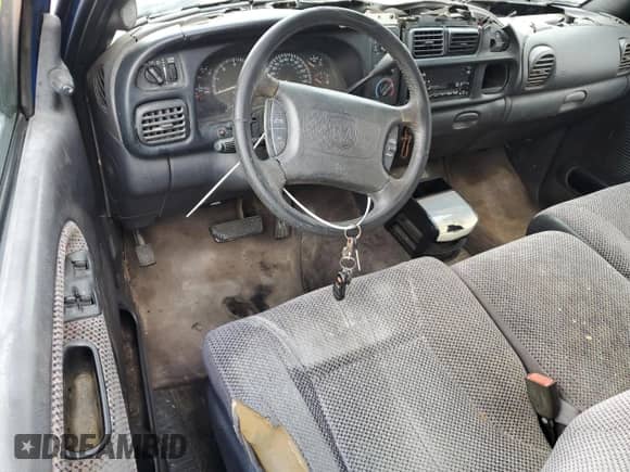 1999 Dodge 1500 с VIN 3B7HC13Z8XM531707, выставлен на аукционе Copart как лот 86138604 с пробегом 268 942 миль миль и Чистый • Clean title. История ставок и продаж доступна на DreamBid. Изображение 8.