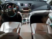 ✅ 2011 Toyota Highlander • VIN: 5TDBK3EH6BS060125 • Lot: 86057615. Wystawiony na Copart z przebiegiem 149 322 mil. Bezpłatny archiwum sprzedaży aukcyjnych z USA i szczegółowy raport historii pojazdu na DreamBid. Zdjęcie 8.