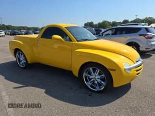 ✅ 2004 Chevrolet SSR LS • VIN: 1GCES14P64B107562 • Lot: 69217755. Wystawiony na Copart z przebiegiem 106 096 mil. Bezpłatny archiwum sprzedaży aukcyjnych z USA i szczegółowy raport historii pojazdu na DreamBid. Zdjęcie 1.