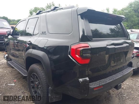 ✅ 2025 Toyota 4Runner SR5 • VIN: JTEVA5BR6S5002493 • Lot: 42669087. Listed on IAAI with 1,637 mi. Free auction sales archive from the USA and detailed vehicle history report at DreamBid. Image 3.