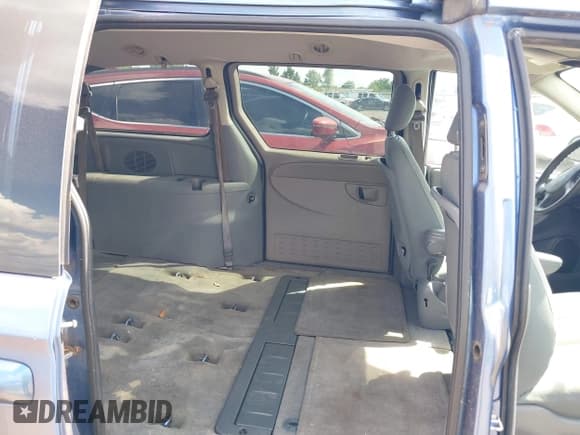 ✅ 2007 Chrysler Town & Country LX • VIN: 2A4GP44R17R353190 • Lot: 43104118. Wystawiony na IAAI z przebiegiem 163 543 mil. Bezpłatny archiwum sprzedaży aukcyjnych z USA i szczegółowy raport historii pojazdu na DreamBid. Zdjęcie 8.