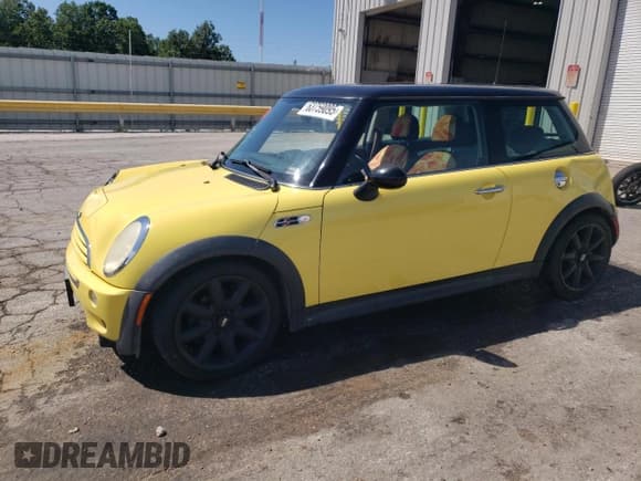 ✅ 2004 MINI Hardtop S • VIN: WMWRE33494TD76550 • Lot: 63759095. Listed on Copart with 81,950 mi. Free auction sales archive from the USA and detailed vehicle history report at DreamBid. Image 1.