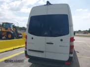 ✅ 2015 Mercedes-Benz Sprinter • VIN: WDZPE8DC7F5978980 • Lot: 43098731. Wystawiony na IAAI z przebiegiem 240 532 mil. Bezpłatny archiwum sprzedaży aukcyjnych z USA i szczegółowy raport historii pojazdu na DreamBid. Zdjęcie 16.