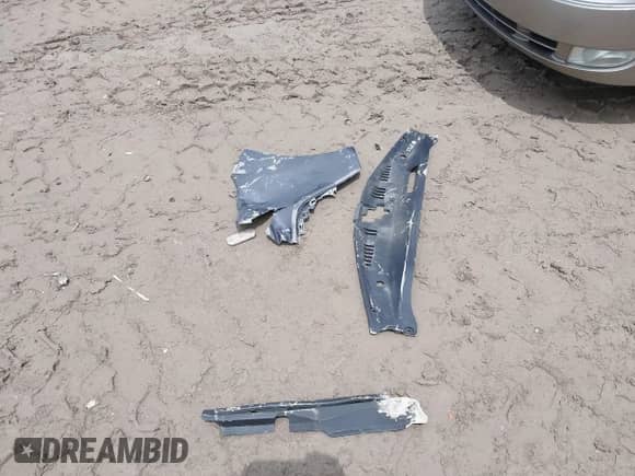 2020 Toyota Camry Hybrid SE z VIN 4T1J31AK2LU542677, wystawiony jako IAAI lot #42449548 z przebiegiem Nie podano mil oraz . Historia ofert i sprzedaży dostępna na DreamBid. Obrazek 12.