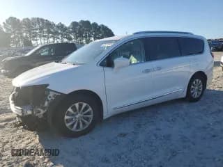 ✅ 2018 Chrysler Pacifica Touring L • VIN: 2C4RC1BGXJR246527 • Lot: 92611645. Wystawiony na Copart z przebiegiem 145 751 mil. Bezpłatny archiwum sprzedaży aukcyjnych z USA i szczegółowy raport historii pojazdu na DreamBid. Zdjęcie 1.