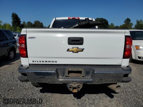 ✅ 2017 Chevrolet Silverado 2500HD Work Truck • VIN: 1GC1KUEY4HF111891 • Lot: 64458105. Wystawiony na Copart z przebiegiem 112 778 mil. Bezpłatny archiwum sprzedaży aukcyjnych z USA i szczegółowy raport historii pojazdu na DreamBid. Zdjęcie 6.