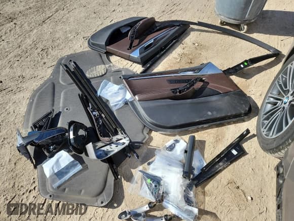 ✅ 2017 BMW 5 Series 540i xDrive • VIN: WBAJE7C35HG891004 • Лот: 91930255. Опубликован ранее на Copart с пробегом 81 139 миль. Бесплатный доступ к архиву аукционных продаж из США и подробный отчёт об истории автомобиля на DreamBid. Изображение 12.