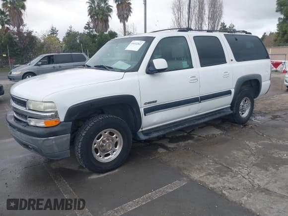 ✅ 2001 Chevrolet Suburban LT • VIN: 3GNGK26U61G117035 • Lot: 41632262. Listed on IAAI with 219,182 mi. Free auction sales archive from the USA and detailed vehicle history report at DreamBid. Image 2.