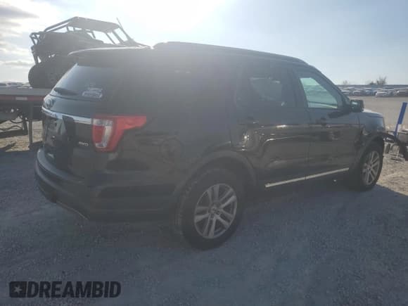 ✅ 2019 Ford Explorer XLT • VIN: 1FM5K8D89KGB26068 • Lot: 91977665. Wystawiony na Copart z przebiegiem 142 846 mil. Bezpłatny archiwum sprzedaży aukcyjnych z USA i szczegółowy raport historii pojazdu na DreamBid. Zdjęcie 3.