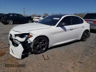 ✅ 2021 Alfa Romeo Giulia Ti Sport • VIN: ZARFAMBN4M7640318 • Lot: 53532025. Wystawiony na Copart z przebiegiem 55 266 mil. Bezpłatny archiwum sprzedaży aukcyjnych z USA i szczegółowy raport historii pojazdu na DreamBid. Zdjęcie 1.