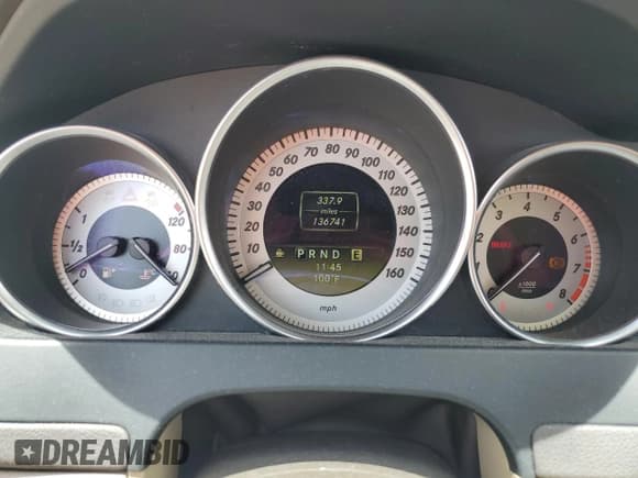 ✅ 2012 Mercedes-Benz C 250 • VIN: WDDGJ4HB0CF820966 • Lot: 63697624. Wystawiony na Copart z przebiegiem 136 741 mil. Bezpłatny archiwum sprzedaży aukcyjnych z USA i szczegółowy raport historii pojazdu na DreamBid. Zdjęcie 9.