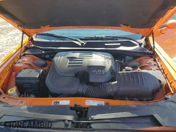 ✅ 2014 Dodge Challenger SXT Plus • VIN: 2C3CDYAG0EH139967 • Lot: 69070105. Wystawiony na Copart z przebiegiem Nie podano. Bezpłatny archiwum sprzedaży aukcyjnych z USA i szczegółowy raport historii pojazdu na DreamBid. Zdjęcie 11.