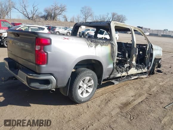 ✅ 2019 Chevrolet Silverado 1500 LT • VIN: 1GCPYDEK0KZ328333 • Lot: 41480622. Wystawiony na IAAI z przebiegiem Nie podano. Bezpłatny archiwum sprzedaży aukcyjnych z USA i szczegółowy raport historii pojazdu na DreamBid. Zdjęcie 4.