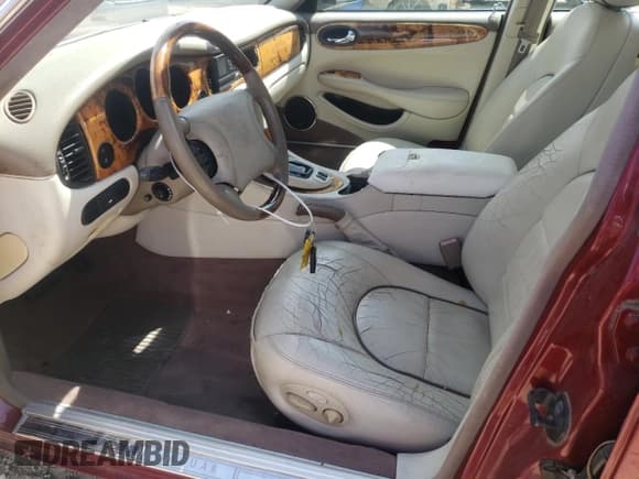 ✅ 2000 Jaguar XJ Vanden Plas • VIN: SAJDA24C2YLF11383 • Лот: 65968655. Опубликован ранее на Copart с пробегом 156 743 миль. Бесплатный доступ к архиву аукционных продаж из США и подробный отчёт об истории автомобиля на DreamBid. Изображение 7.