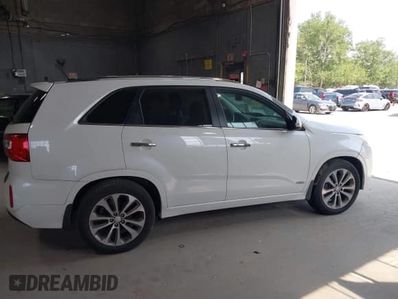 ✅ 2015 Kia Sorento SX Limited • VIN: 5XYKWDA73FG568885 • Лот: 42546196. Опубликован ранее на IAAI с пробегом 183 094 миль. Бесплатный доступ к архиву аукционных продаж из США и подробный отчёт об истории автомобиля на DreamBid. Изображение 13.
