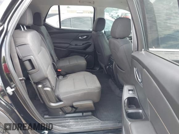 ✅ 2020 Chevrolet Traverse LT Cloth • VIN: 1GNERGKW7LJ294492 • Lot: 43209730. Wystawiony na IAAI z przebiegiem 81 921 mil. Bezpłatny archiwum sprzedaży aukcyjnych z USA i szczegółowy raport historii pojazdu na DreamBid. Zdjęcie 8.