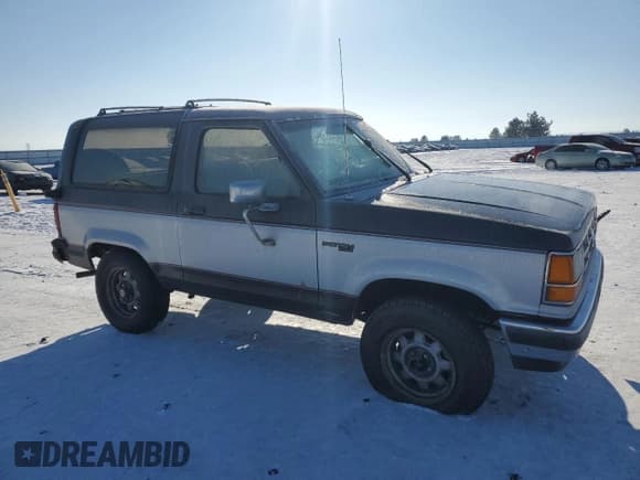 ✅ 1989 Ford Bronco • VIN: 1FMCU12T6KUA20694 • Lot: 44339765. Wystawiony na Copart z przebiegiem 535 883 mil. Bezpłatny archiwum sprzedaży aukcyjnych z USA i szczegółowy raport historii pojazdu na DreamBid. Zdjęcie 4.
