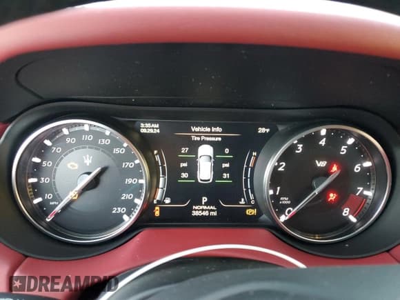 ✅ 2022 Maserati Levante Modena S • VIN: ZN661ZUM5NX396321 • Lot: 87076404. Wystawiony na Copart z przebiegiem 38 546 mil. Bezpłatny archiwum sprzedaży aukcyjnych z USA i szczegółowy raport historii pojazdu na DreamBid. Zdjęcie 9.