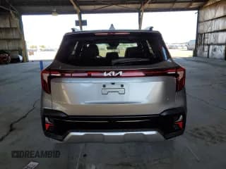 ✅ 2024 Kia Seltos EX • VIN: KNDERCAA6R7650928 • Lot: 82141315. Wystawiony na Copart z przebiegiem 26 444 mil. Bezpłatny archiwum sprzedaży aukcyjnych z USA i szczegółowy raport historii pojazdu na DreamBid. Zdjęcie 6.