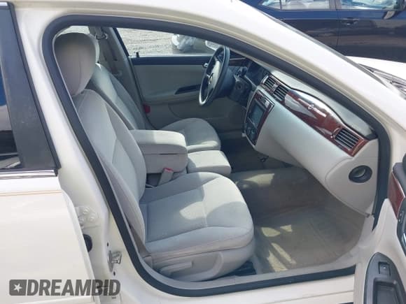 ✅ 2006 Chevrolet Impala LS • VIN: 2G1WB58KX69213889 • Lot: 43585834. Wystawiony na IAAI z przebiegiem 182 083 mil. Bezpłatny archiwum sprzedaży aukcyjnych z USA i szczegółowy raport historii pojazdu na DreamBid. Zdjęcie 5.