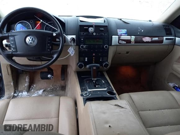 ✅ 2005 Volkswagen Touareg • VIN: WVGZG77L95D073116 • Lot: 67790324. Wystawiony na Copart z przebiegiem 176 473 mil. Bezpłatny archiwum sprzedaży aukcyjnych z USA i szczegółowy raport historii pojazdu na DreamBid. Zdjęcie 8.