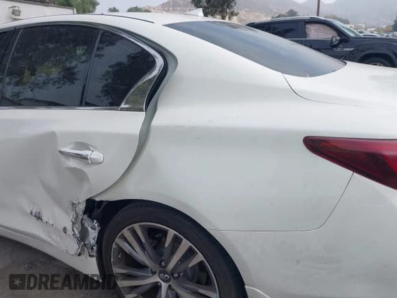 ✅ 2018 Infiniti Q50 Luxe • VIN: JN1EV7AR5JM433257 • Lot: 42452842. Wystawiony na IAAI z przebiegiem 97 108 mil. Bezpłatny archiwum sprzedaży aukcyjnych z USA i szczegółowy raport historii pojazdu na DreamBid. Zdjęcie 6.