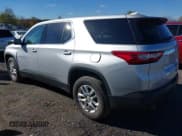 ✅ 2018 Chevrolet Traverse LS • VIN: 1GNERFKW4JJ261313 • Lot: 43489045. Wystawiony na IAAI z przebiegiem 65 355 mil. Bezpłatny archiwum sprzedaży aukcyjnych z USA i szczegółowy raport historii pojazdu na DreamBid. Zdjęcie 3.