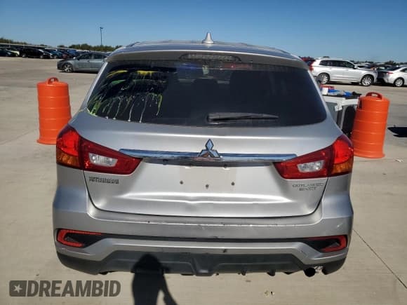 ✅ 2018 Mitsubishi Outlander ES • VIN: JA4AP3AU2JU018166 • Лот: 86667515. Опубликован ранее на Copart с пробегом 119 805 миль. Бесплатный доступ к архиву аукционных продаж из США и подробный отчёт об истории автомобиля на DreamBid. Изображение 6.