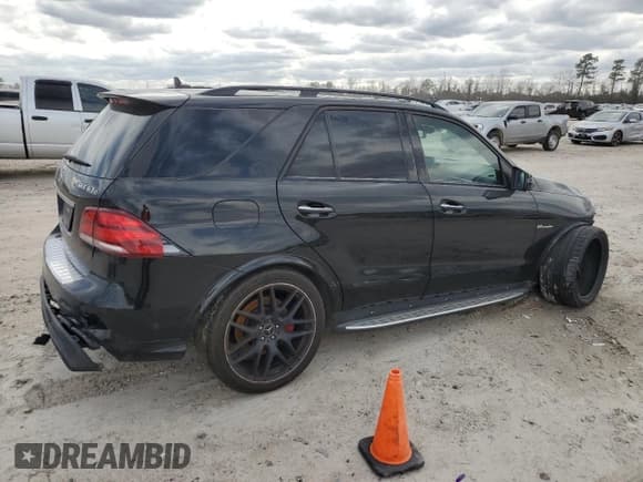 ✅ 2016 Mercedes-Benz GLE 63 S AMG • VIN: 4JGDA7FB0GA652696 • Lot: 41618574. Wystawiony na Copart z przebiegiem 72 711 mil. Bezpłatny archiwum sprzedaży aukcyjnych z USA i szczegółowy raport historii pojazdu na DreamBid. Zdjęcie 3.