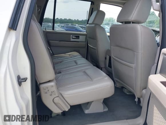 ✅ 2008 Ford Expedition Max Limited • VIN: 1FMFK20518LA75291 • Lot: 42388479. Wystawiony na IAAI z przebiegiem 207 701 mil. Bezpłatny archiwum sprzedaży aukcyjnych z USA i szczegółowy raport historii pojazdu na DreamBid. Zdjęcie 8.