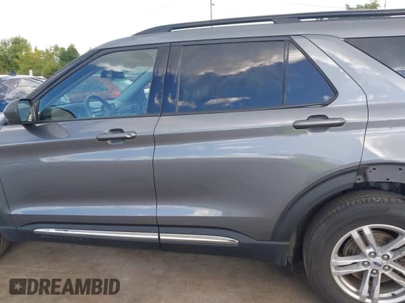 ✅ 2022 Ford Explorer XLT • VIN: 1FMSK8DH8NGC02323 • Lot: 43064162. Wystawiony na IAAI z przebiegiem 24 321 mil. Bezpłatny archiwum sprzedaży aukcyjnych z USA i szczegółowy raport historii pojazdu na DreamBid. Zdjęcie 15.